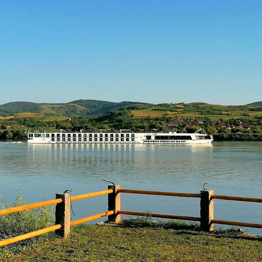 Captain'S House By The Danube River Cerevic 외부 사진
