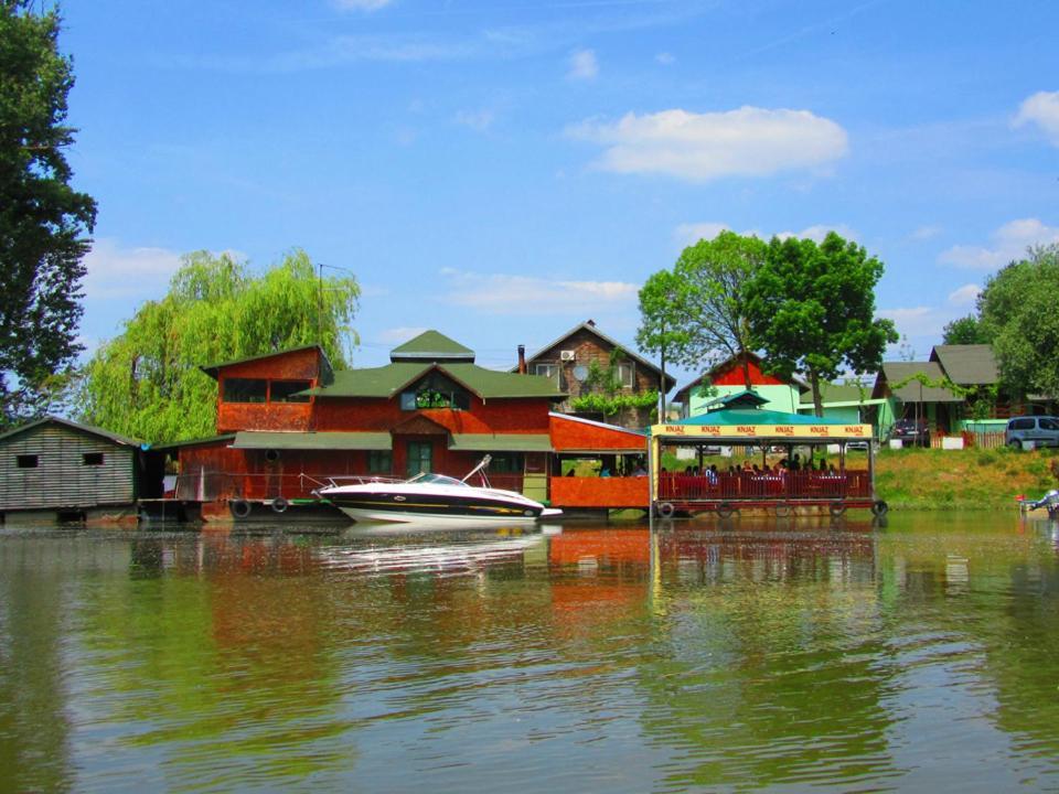 Captain'S House By The Danube River Cerevic 외부 사진